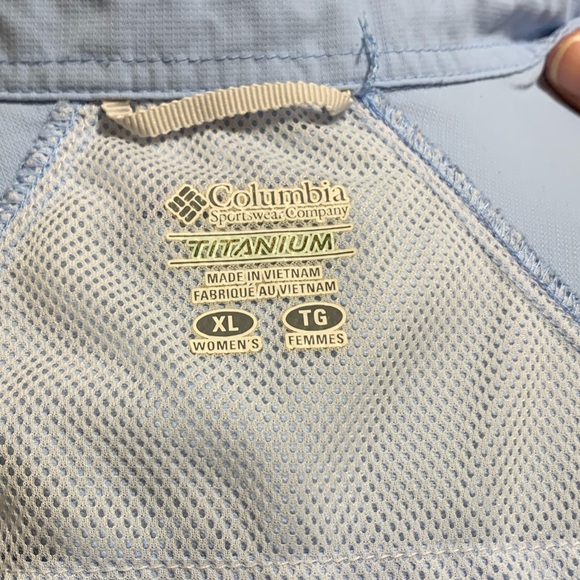 Columbia High Tech Fabric, Hiking Short Sleeve Shirt, Lt. Blue - Picture 6 of 6